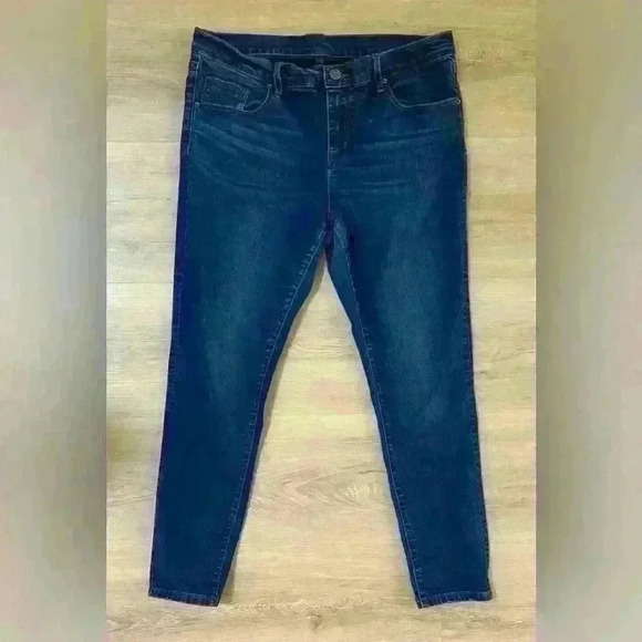 BDG Denim - Urban Outfitters BDG Twig Mid Rise Skinny Ankle Jean Size 32W Blue Stretch